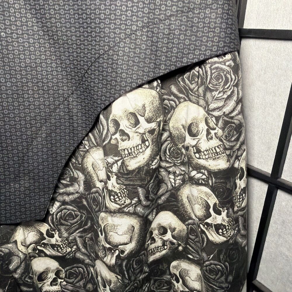 Women’s Black Gothic Skull Roses Shawl Collar Vest Size 1X - Picture 12 of 16
